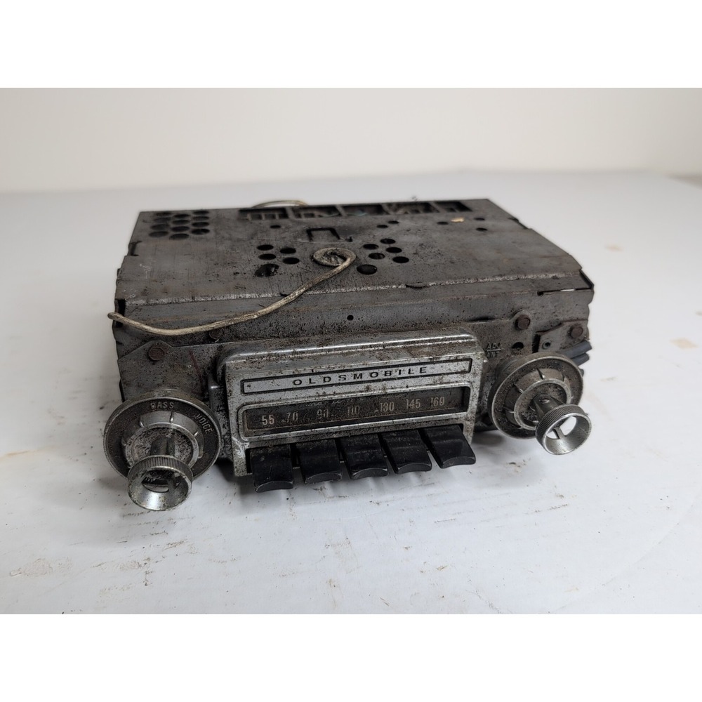 1963 Oldsmobile full size pushbutton AM radio Dynamic 88 98 Super Starfire